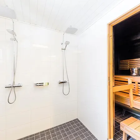 Karinhippu A Visit דירה