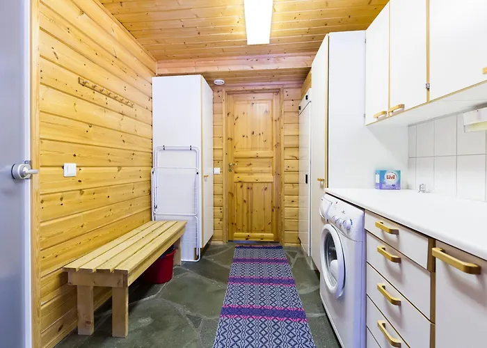 Karinhippu A Visit דירה